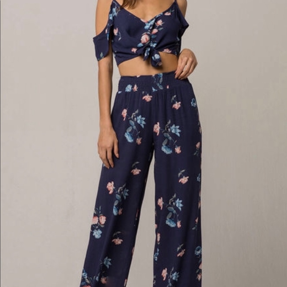 TILLYS matching floral set